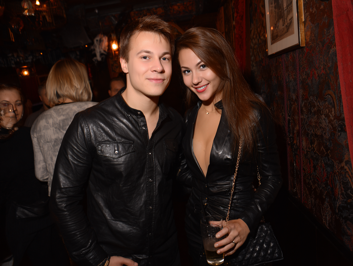 Парни и девушки из Костромы