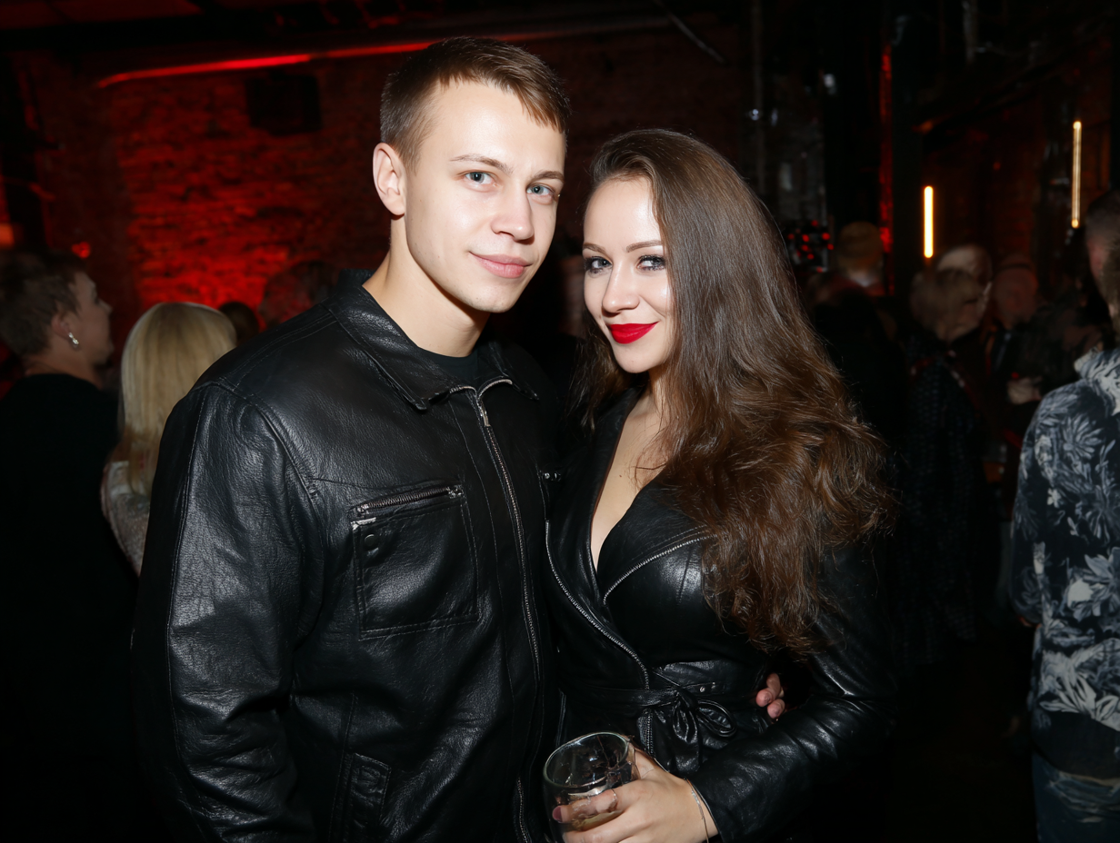 Парни и девушки из Саратова